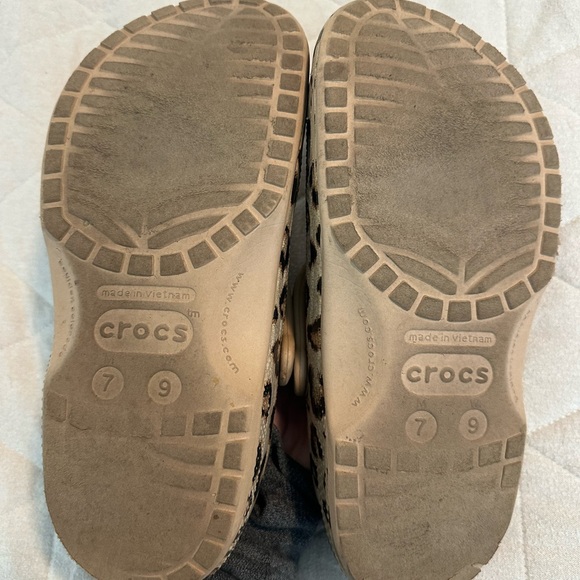 Women’s Leopard crocs - Picture 4 of 4
